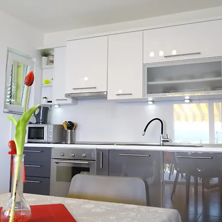Apartment On The 4-pax A2 With A Terrace & Sea View